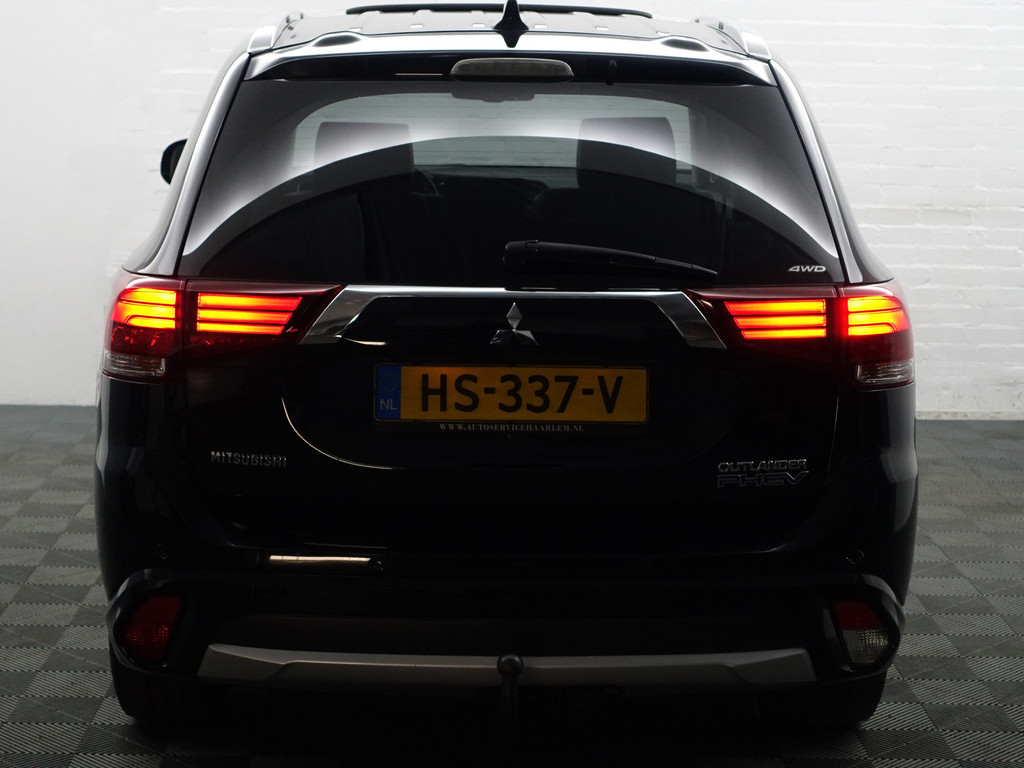 
Mitsubishi Outlander 2.0 PHEV instyle+ Aut- Schuifdak, 360 Camera, Xenon Led, Stuur/Stoelverwarming, Ada Cruise vol									