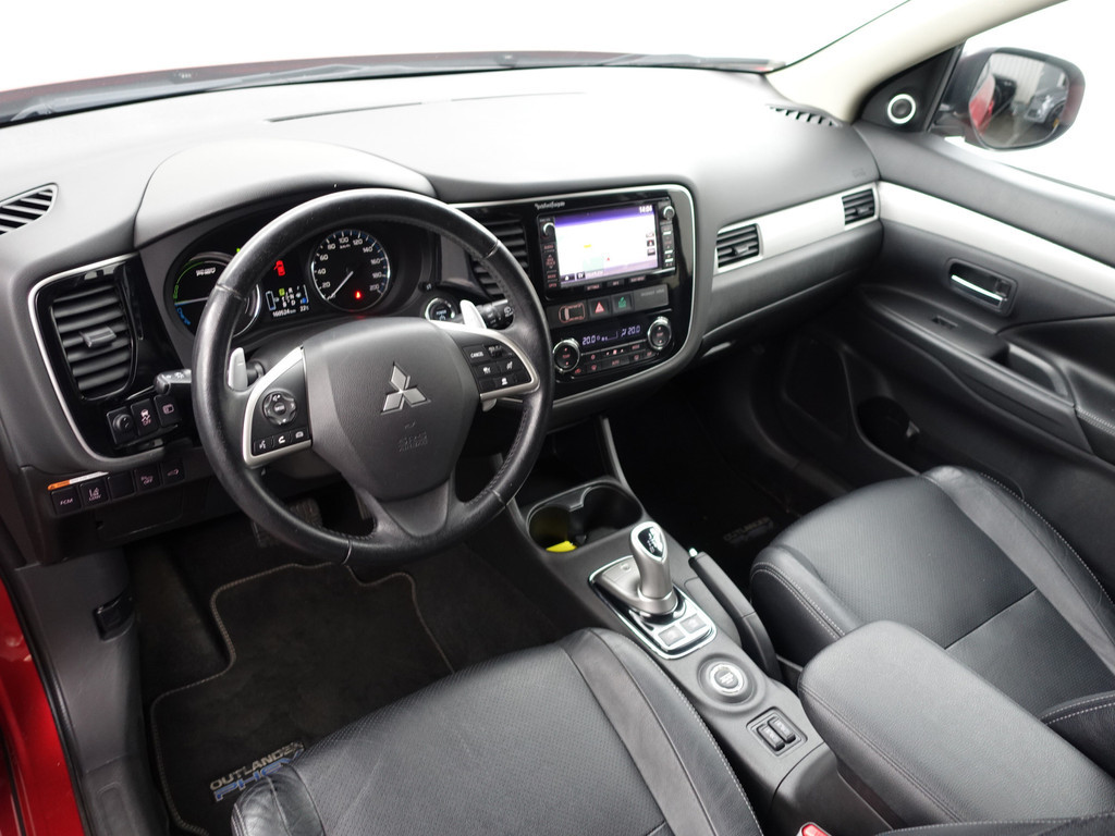 
								Mitsubishi Outlander 2.0 PHEV X-Line Sport Aut- Schuifdak, Stoelverwarming, Camera, Park Assist, Trekhaak, Lane Assist vol									