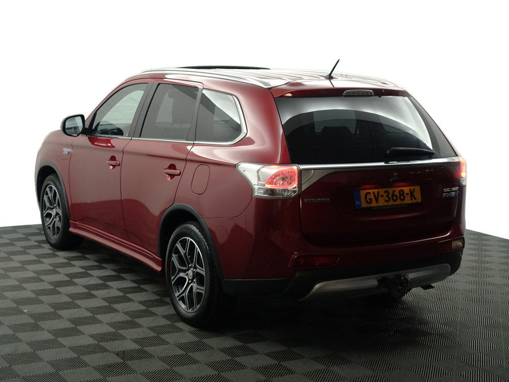 
								Mitsubishi Outlander 2.0 PHEV X-Line Sport Aut- Schuifdak, Stoelverwarming, Camera, Park Assist, Trekhaak, Lane Assist vol									
