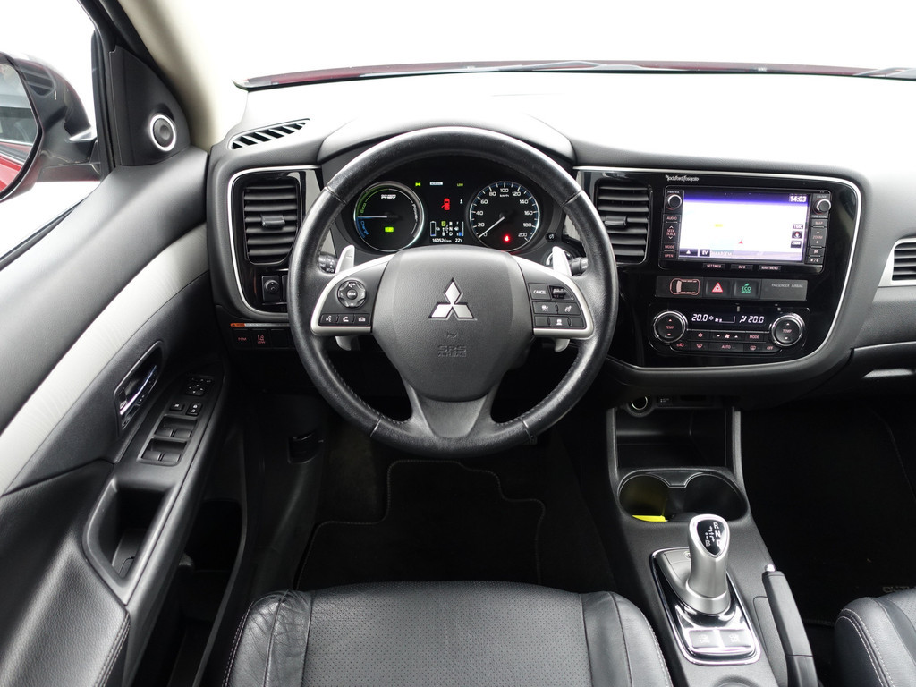 
								Mitsubishi Outlander 2.0 PHEV X-Line Sport Aut- Schuifdak, Stoelverwarming, Camera, Park Assist, Trekhaak, Lane Assist vol									