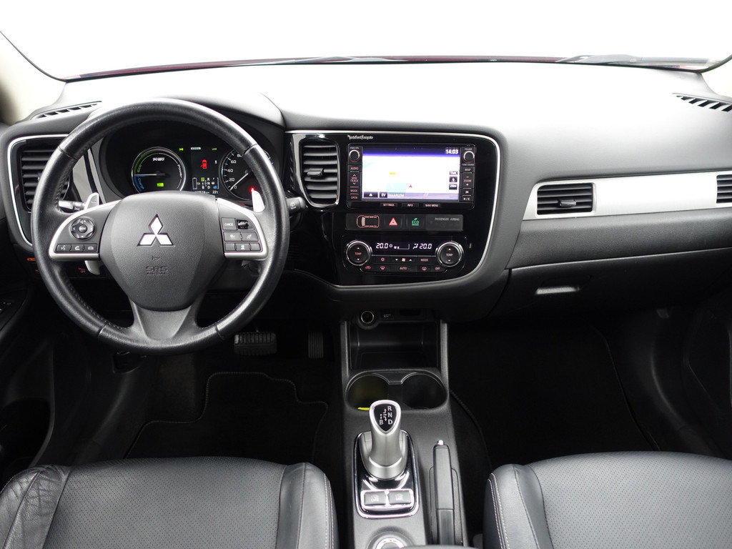 
								Mitsubishi Outlander 2.0 PHEV X-Line Sport Aut- Schuifdak, Stoelverwarming, Camera, Park Assist, Trekhaak, Lane Assist vol									