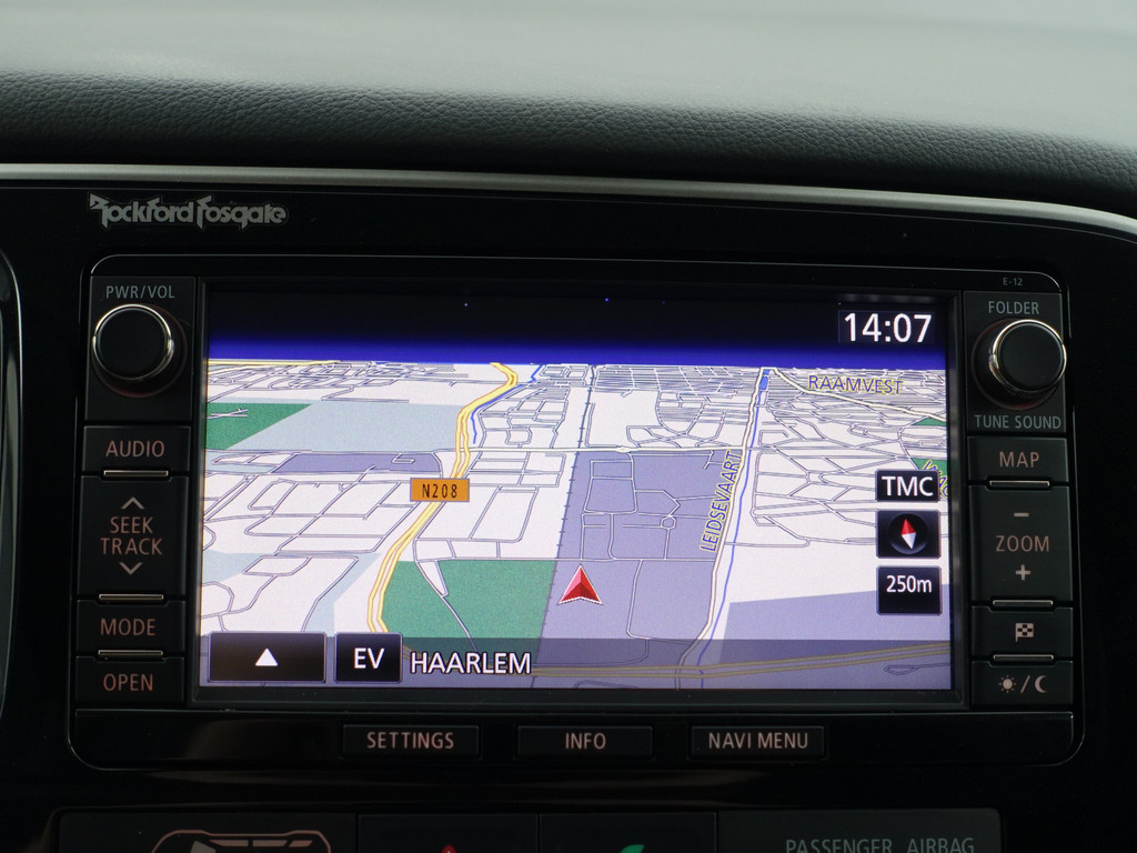 
								Mitsubishi Outlander 2.0 PHEV X-Line Sport Aut- Schuifdak, Stoelverwarming, Camera, Park Assist, Trekhaak, Lane Assist vol									
