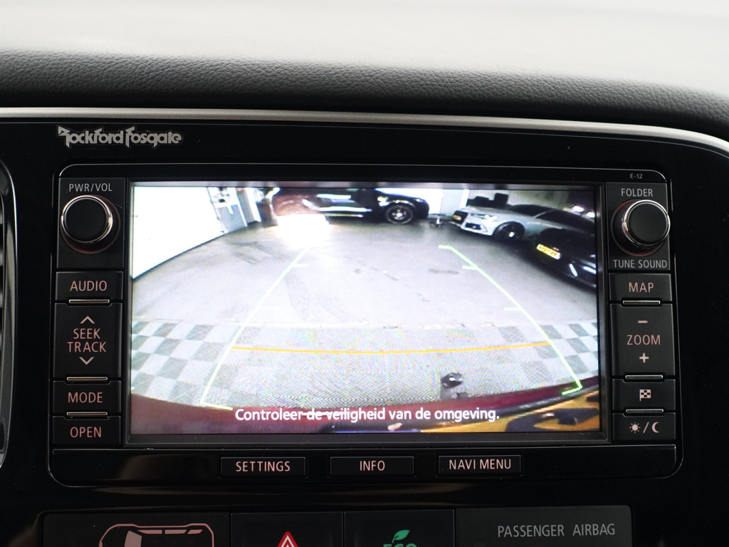 
								Mitsubishi Outlander 2.0 PHEV X-Line Sport Aut- Schuifdak, Stoelverwarming, Camera, Park Assist, Trekhaak, Lane Assist vol									