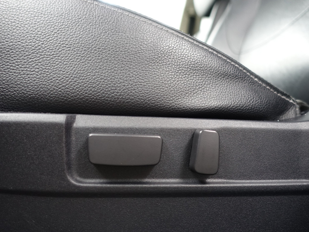 
								Mitsubishi Outlander 2.0 PHEV X-Line Sport Aut- Schuifdak, Stoelverwarming, Camera, Park Assist, Trekhaak, Lane Assist vol									