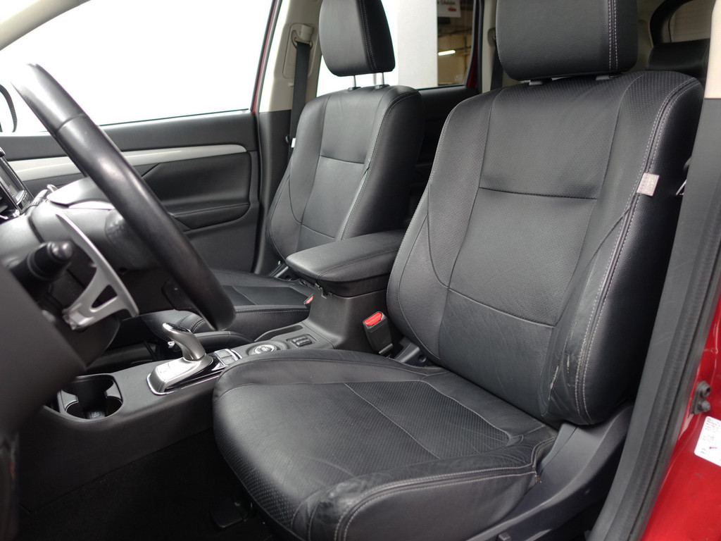 
								Mitsubishi Outlander 2.0 PHEV X-Line Sport Aut- Schuifdak, Stoelverwarming, Camera, Park Assist, Trekhaak, Lane Assist vol									