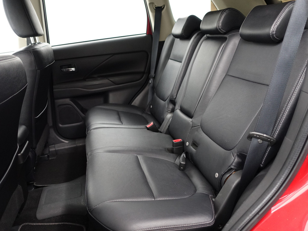
								Mitsubishi Outlander 2.0 PHEV X-Line Sport Aut- Schuifdak, Stoelverwarming, Camera, Park Assist, Trekhaak, Lane Assist vol									