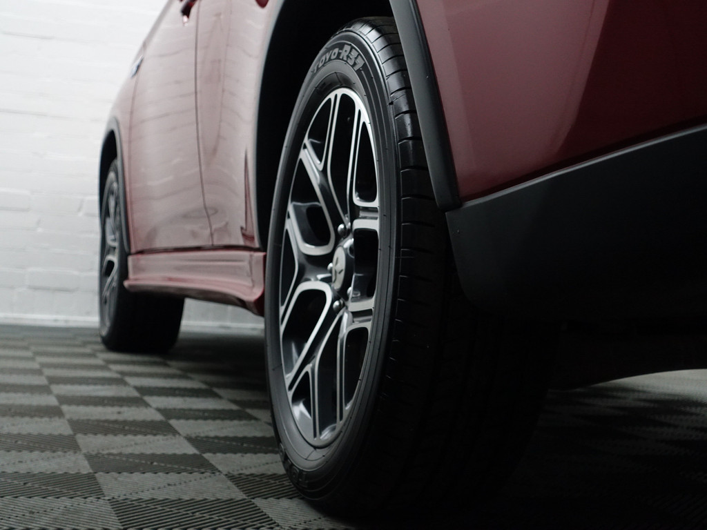 
								Mitsubishi Outlander 2.0 PHEV X-Line Sport Aut- Schuifdak, Stoelverwarming, Camera, Park Assist, Trekhaak, Lane Assist vol									