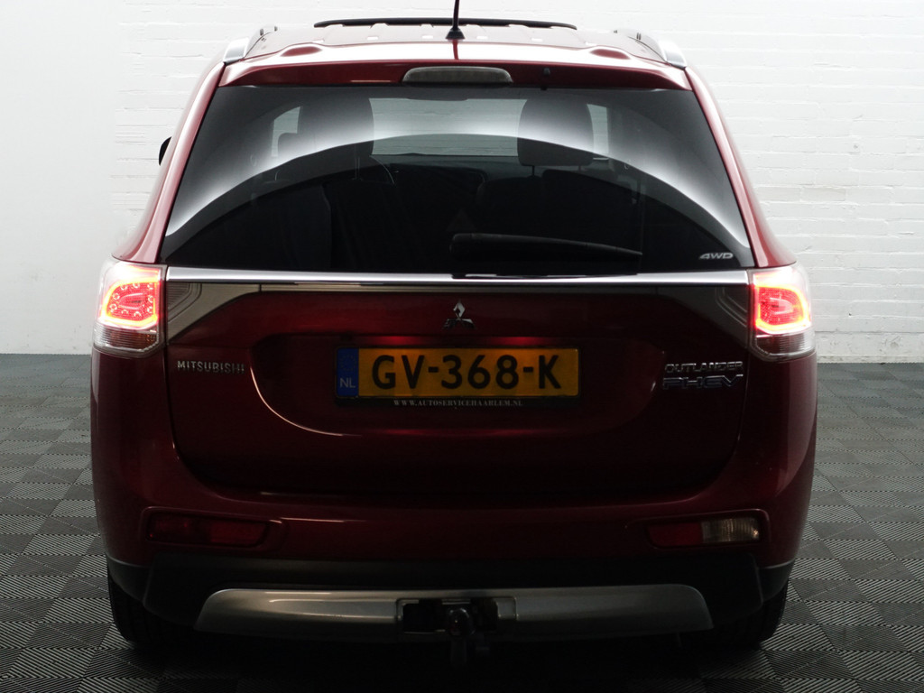 
								Mitsubishi Outlander 2.0 PHEV X-Line Sport Aut- Schuifdak, Stoelverwarming, Camera, Park Assist, Trekhaak, Lane Assist vol									