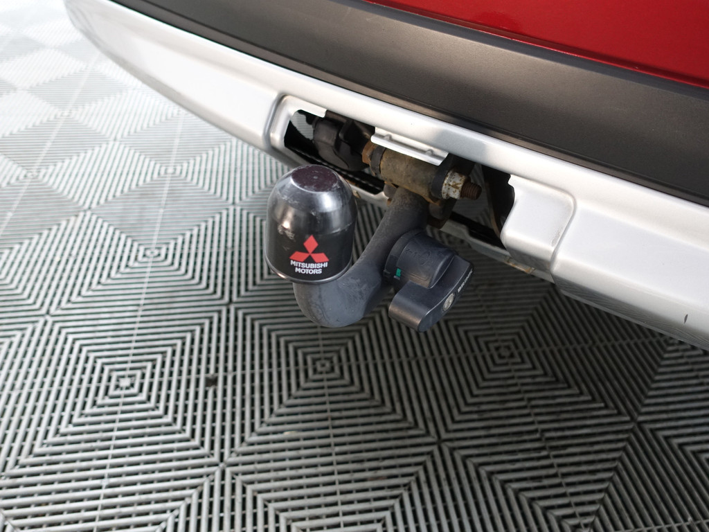 
								Mitsubishi Outlander 2.0 PHEV X-Line Sport Aut- Schuifdak, Stoelverwarming, Camera, Park Assist, Trekhaak, Lane Assist vol									