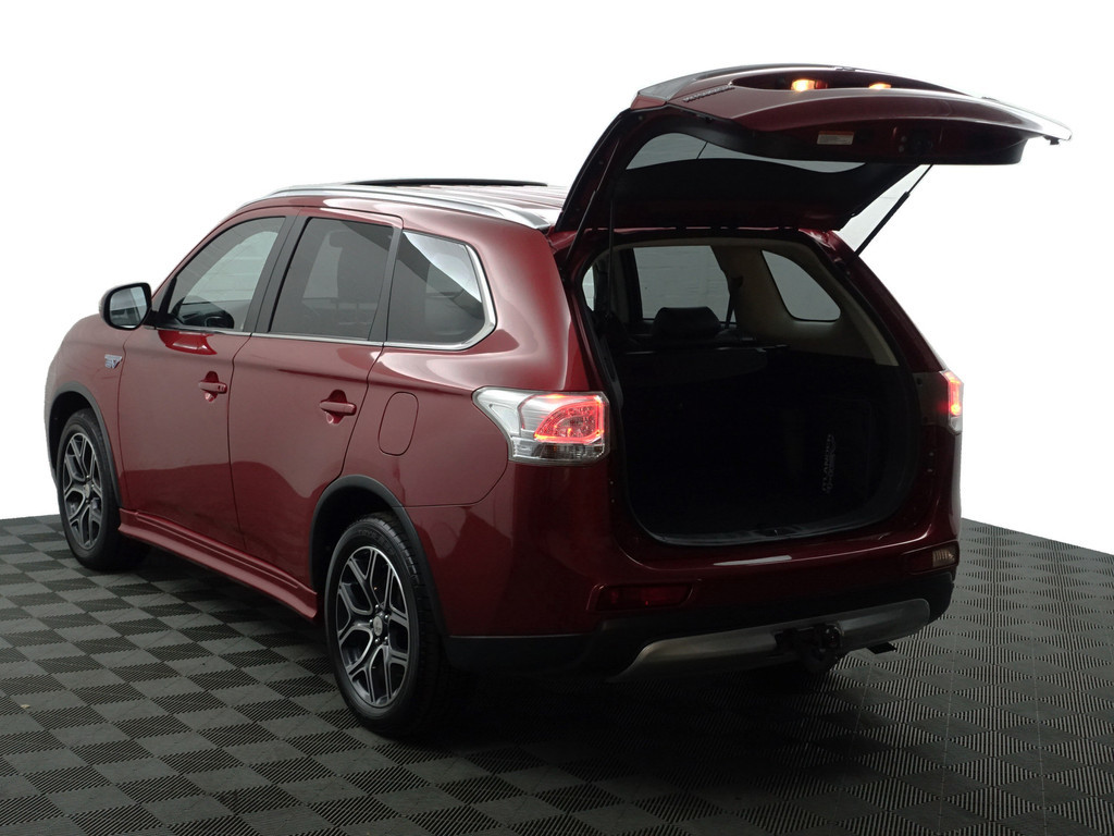 
								Mitsubishi Outlander 2.0 PHEV X-Line Sport Aut- Schuifdak, Stoelverwarming, Camera, Park Assist, Trekhaak, Lane Assist vol									