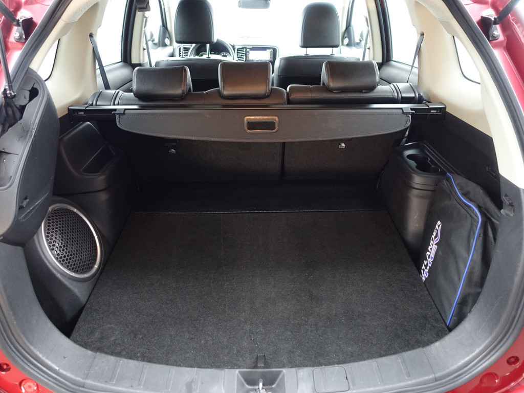 
								Mitsubishi Outlander 2.0 PHEV X-Line Sport Aut- Schuifdak, Stoelverwarming, Camera, Park Assist, Trekhaak, Lane Assist vol									