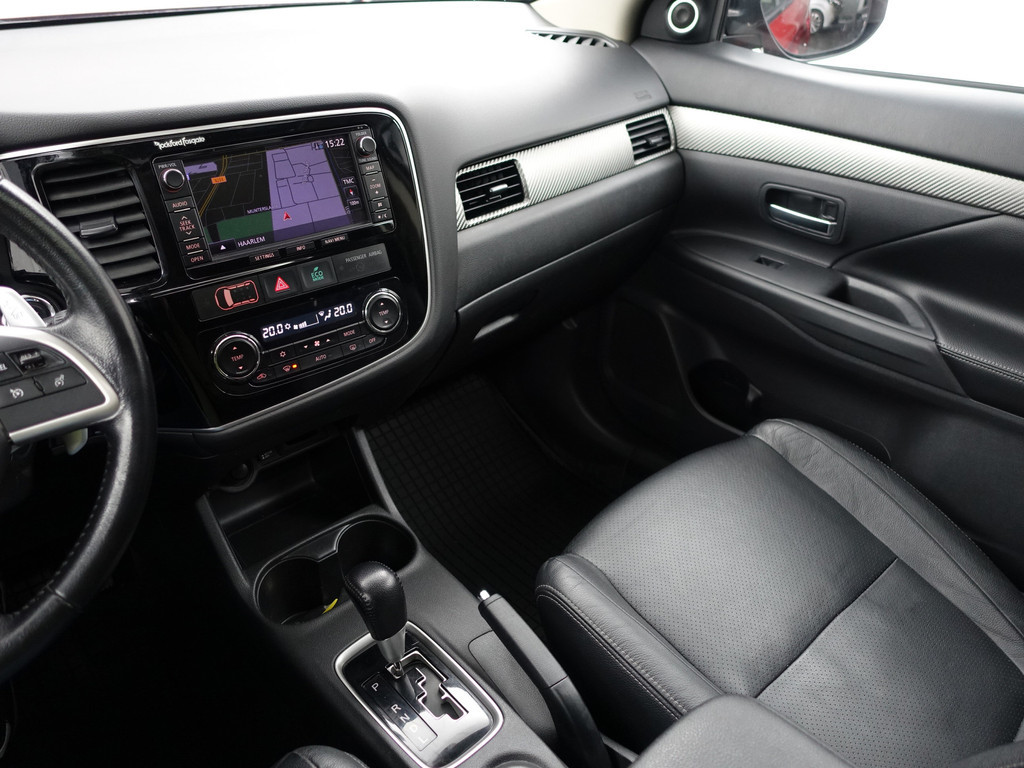
								Mitsubishi Outlander 2.0 Instyle+ Aut- 7 Pers, Schuifdak, Camera, Stoelverwarming, Trekhaak, Leder Interieur vol									