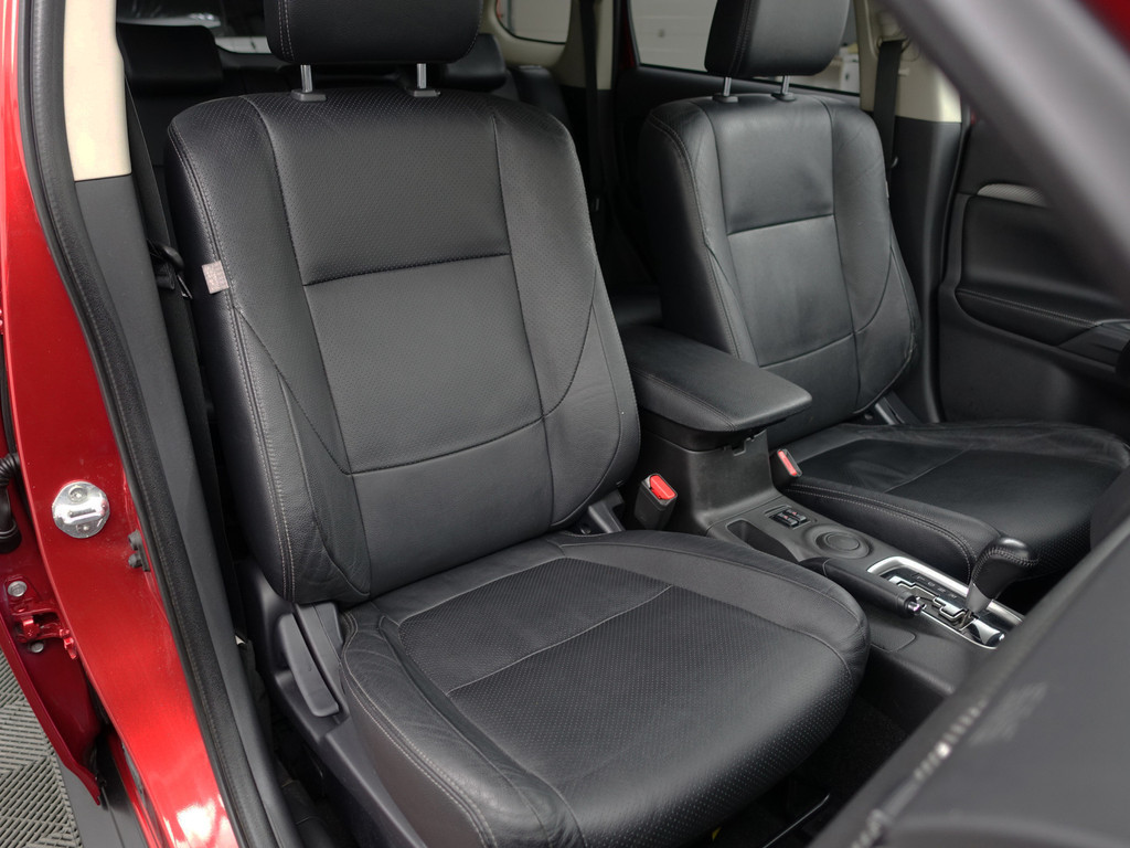 
								Mitsubishi Outlander 2.0 Instyle+ Aut- 7 Pers, Schuifdak, Camera, Stoelverwarming, Trekhaak, Leder Interieur vol									