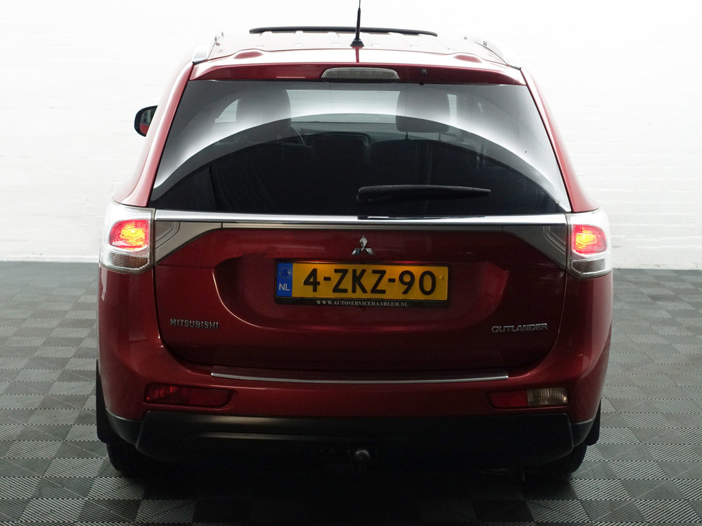 
								Mitsubishi Outlander 2.0 Instyle+ Aut- 7 Pers, Schuifdak, Camera, Stoelverwarming, Trekhaak, Leder Interieur vol									