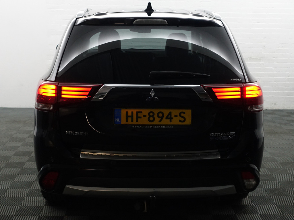 
								Mitsubishi Outlander 2.0 PHEV Instyle Aut- Xenon Led, Camera, Stoelverwarming, Sport Interieur, Clima, Ada Cruise vol									