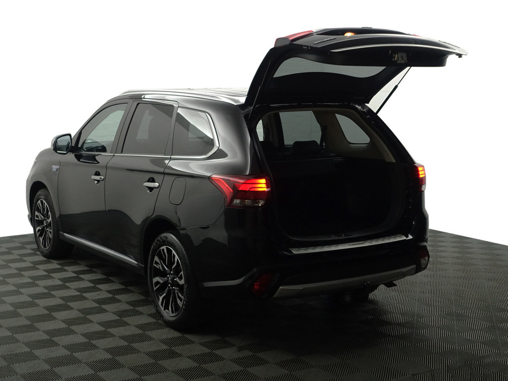 
								Mitsubishi Outlander 2.0 PHEV Instyle Aut- Xenon Led, Camera, Stoelverwarming, Sport Interieur, Clima, Ada Cruise vol									