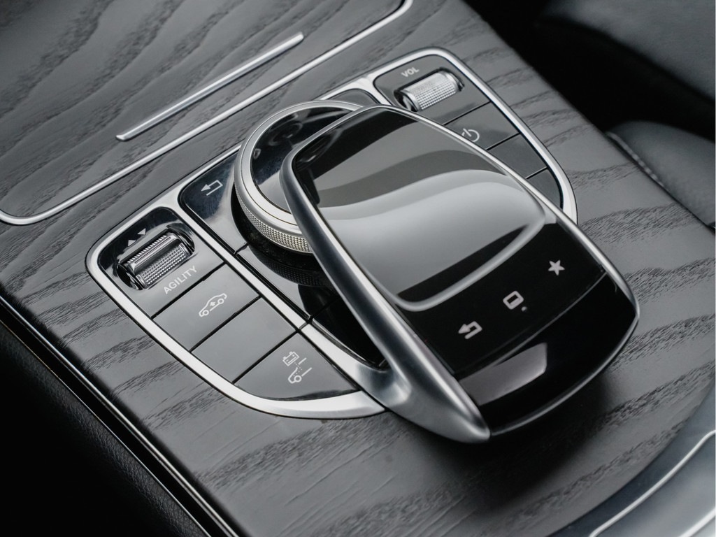 
								Mercedes-Benz C-Klasse 350 e AMG Prestige Aut- Panodak, Burmester, Sport Leder, Camera, Keyless vol									