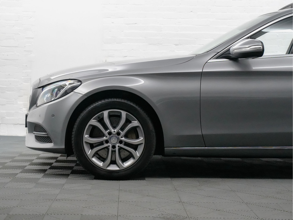 
								Mercedes-Benz C-Klasse 350 e AMG Prestige Aut- Panodak, Burmester, Sport Leder, Camera, Keyless vol									