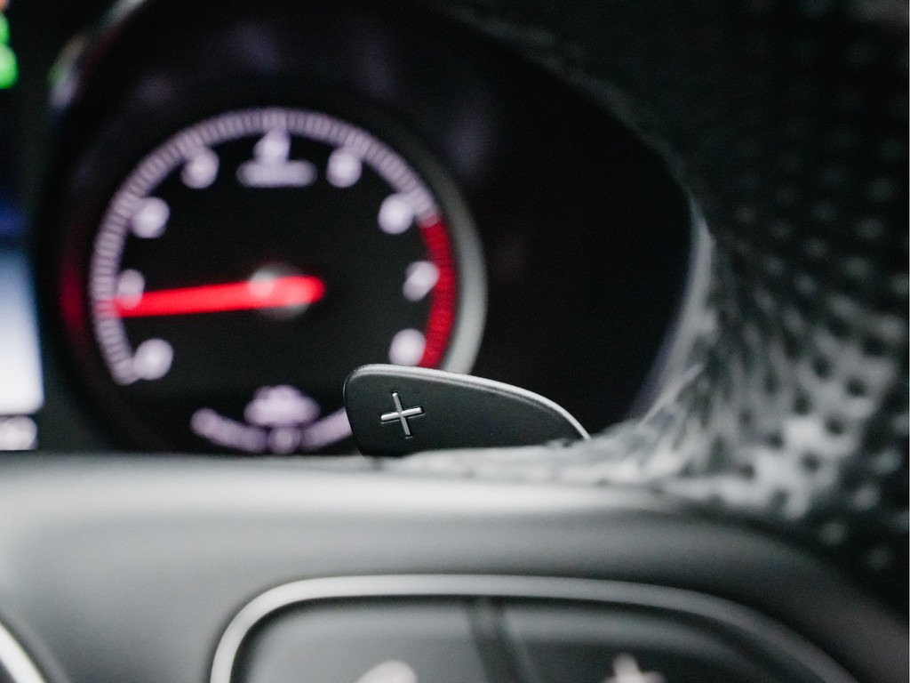
								Mercedes-Benz C-Klasse 350 e AMG Prestige Aut- Panodak, Burmester, Sport Leder, Camera, Keyless vol									