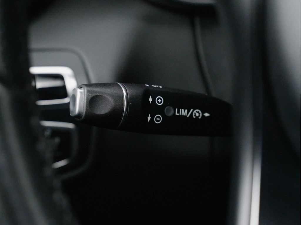 
								Mercedes-Benz C-Klasse 350 e AMG Prestige Aut- Panodak, Burmester, Sport Leder, Camera, Keyless vol									