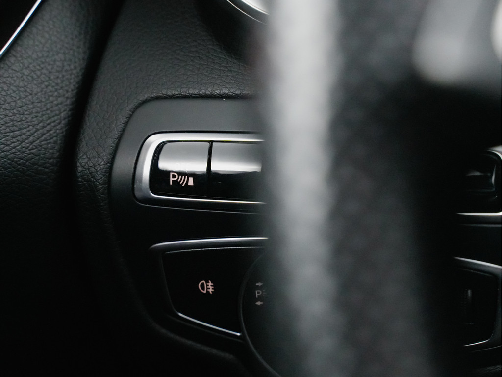 
								Mercedes-Benz C-Klasse 350 e AMG Prestige Aut- Panodak, Burmester, Sport Leder, Camera, Keyless vol									