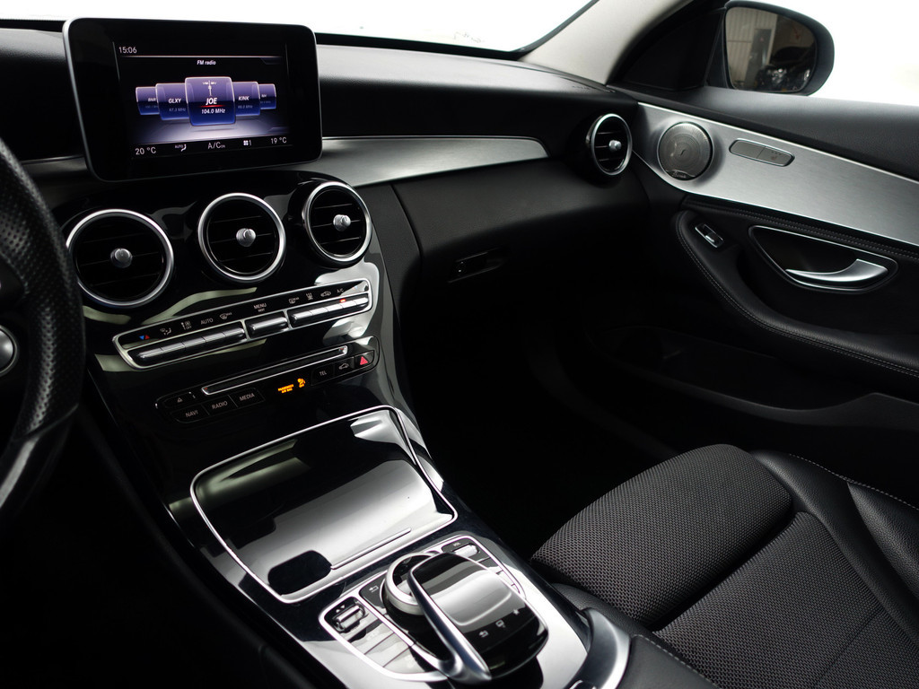 
								Mercedes-Benz C-Klasse 350 e Prestige Edition Aut- Panoramadak, Xenon Led, Park Assist, Camera, Keyless, Stoelverwarming, Sport Interieur vol									