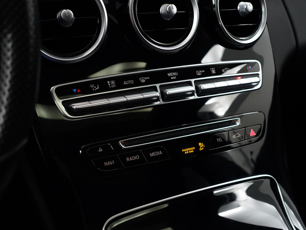 
								Mercedes-Benz C-Klasse 350 e Prestige Edition Aut- Panoramadak, Xenon Led, Park Assist, Camera, Keyless, Stoelverwarming, Sport Interieur vol									