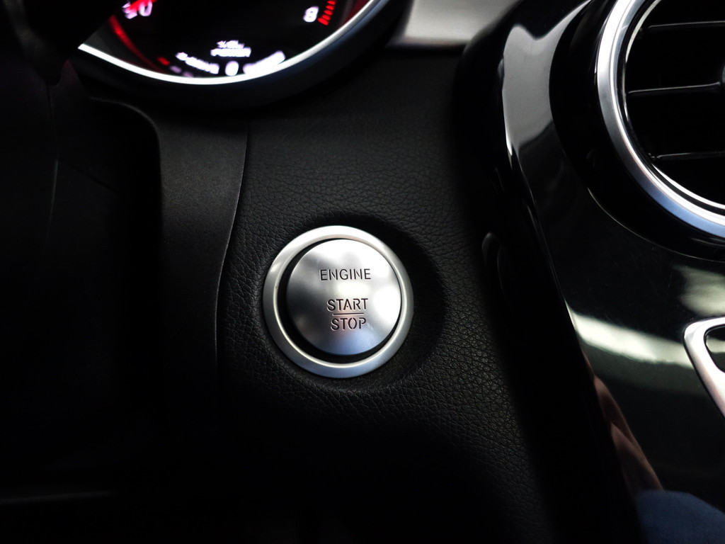 
								Mercedes-Benz C-Klasse 350 e Prestige Edition Aut- Panoramadak, Xenon Led, Park Assist, Camera, Keyless, Stoelverwarming, Sport Interieur vol									