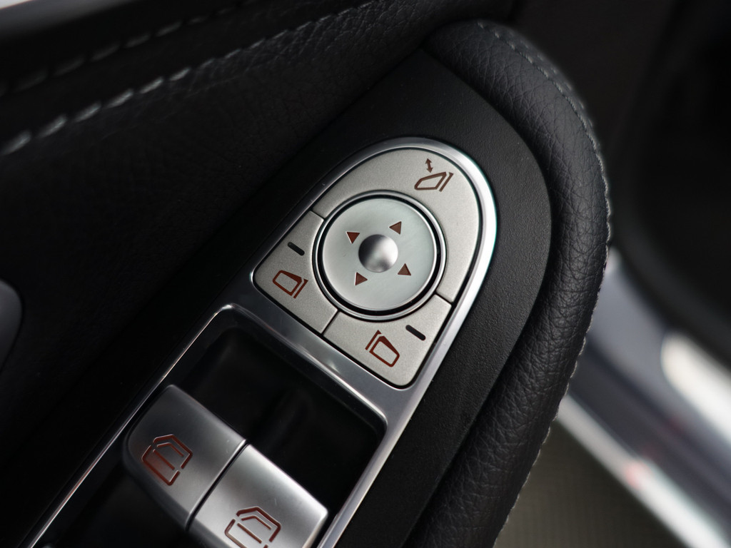 
								Mercedes-Benz C-Klasse 350 e Prestige Edition Aut- Panoramadak, Xenon Led, Park Assist, Camera, Keyless, Stoelverwarming, Sport Interieur vol									