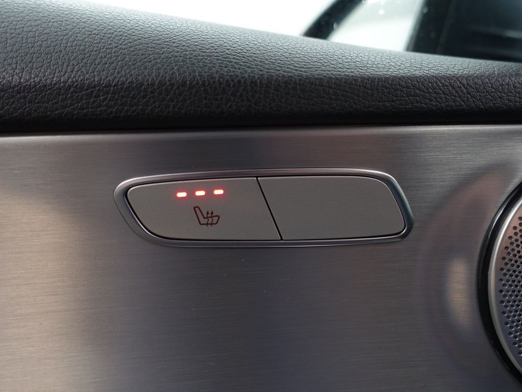 
								Mercedes-Benz C-Klasse 350 e Prestige Edition Aut- Panoramadak, Xenon Led, Park Assist, Camera, Keyless, Stoelverwarming, Sport Interieur vol									