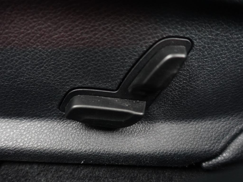 
								Mercedes-Benz C-Klasse 350 e Prestige Edition Aut- Panoramadak, Xenon Led, Park Assist, Camera, Keyless, Stoelverwarming, Sport Interieur vol									