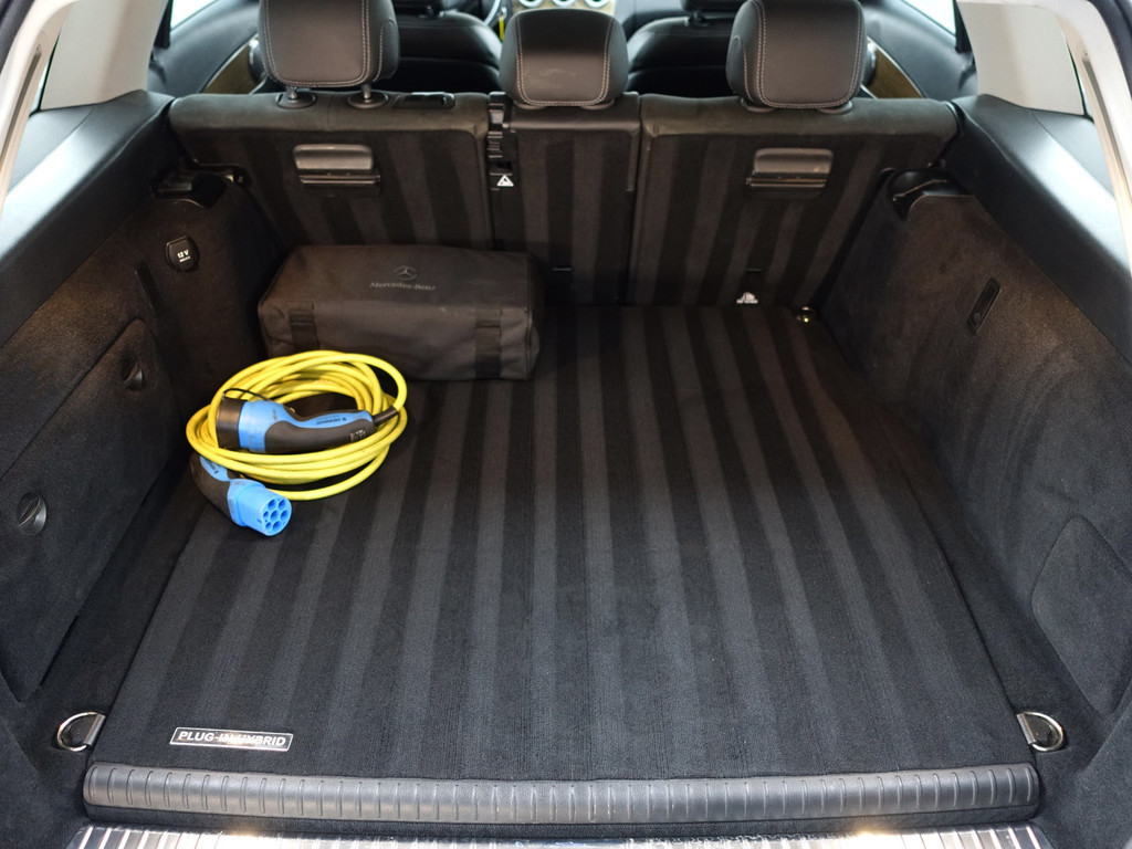 
Mercedes-Benz C-Klasse Estate 350 e AMG Premium Plus Aut- Comfort Interieur, Elek Trekhaak, Camera, Xenon Led, Sfeerverlichting, Standkachel vol									