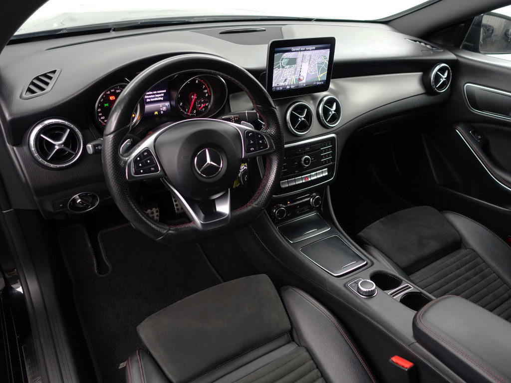 
								Mercedes-Benz CLA-Klasse AMG Night Edition Aut- Panoramadak, Xenon Led, Dynamic Select, Camera, Park Assist, Sport Leder Interieur vol									