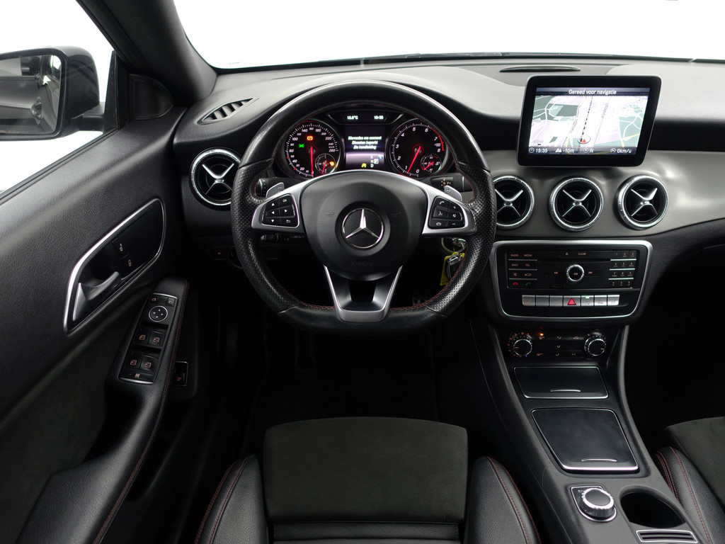 
								Mercedes-Benz CLA-Klasse AMG Night Edition Aut- Panoramadak, Xenon Led, Dynamic Select, Camera, Park Assist, Sport Leder Interieur vol									
