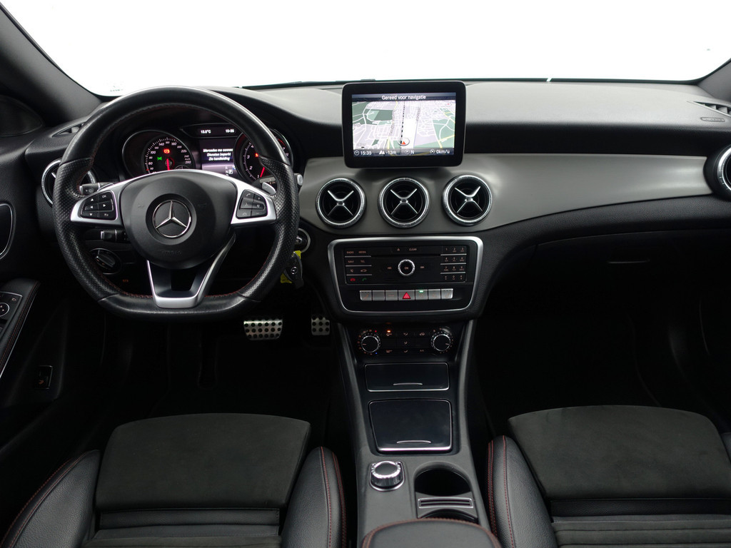 
								Mercedes-Benz CLA-Klasse AMG Night Edition Aut- Panoramadak, Xenon Led, Dynamic Select, Camera, Park Assist, Sport Leder Interieur vol									