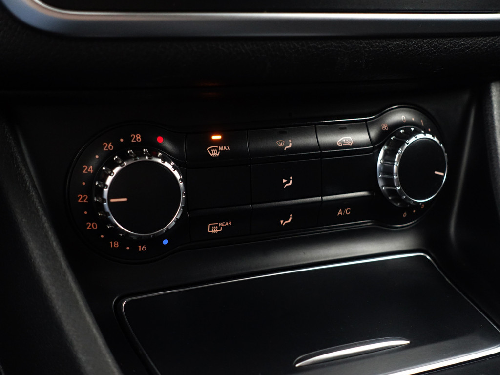 
								Mercedes-Benz CLA-Klasse AMG Night Edition Aut- Panoramadak, Xenon Led, Dynamic Select, Camera, Park Assist, Sport Leder Interieur vol									