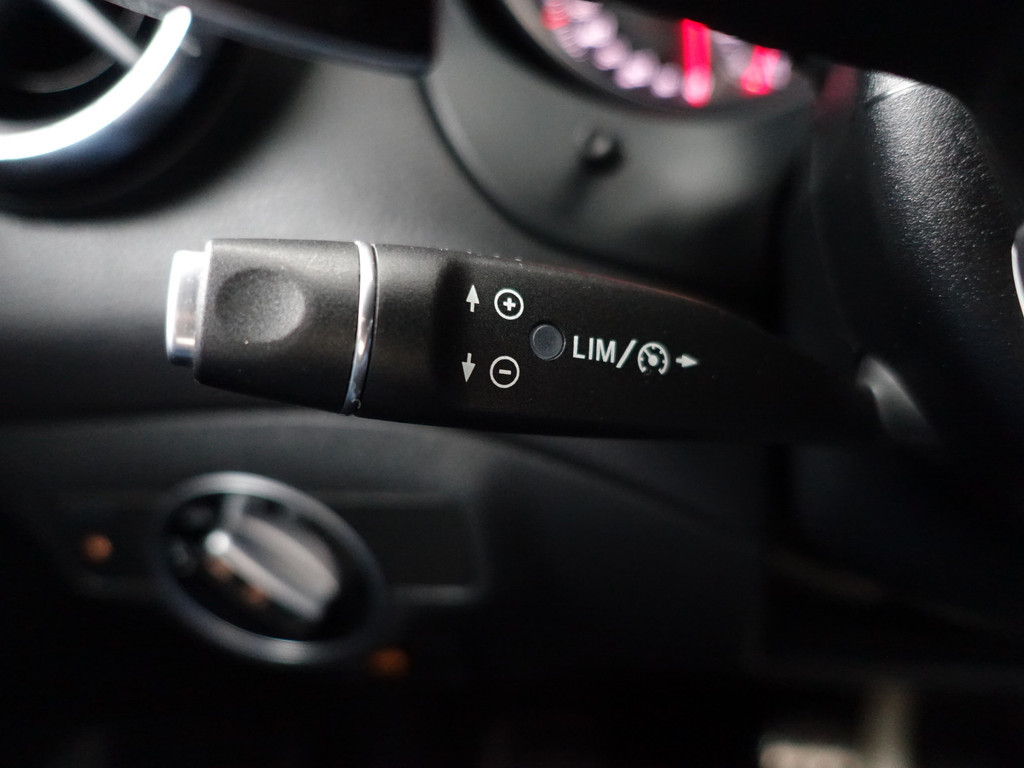 
								Mercedes-Benz CLA-Klasse AMG Night Edition Aut- Panoramadak, Xenon Led, Dynamic Select, Camera, Park Assist, Sport Leder Interieur vol									