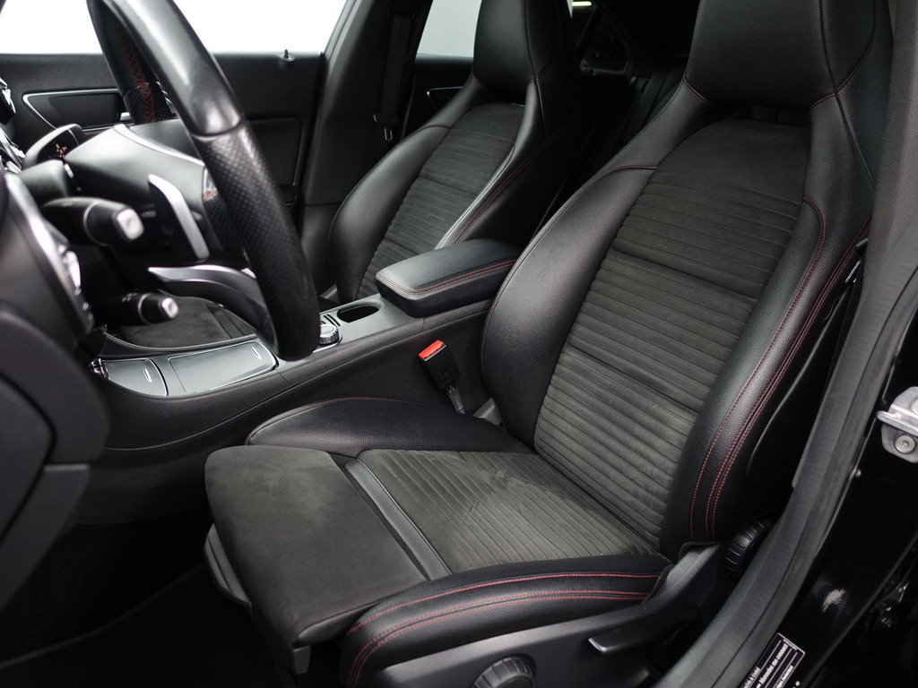 
								Mercedes-Benz CLA-Klasse AMG Night Edition Aut- Panoramadak, Xenon Led, Dynamic Select, Camera, Park Assist, Sport Leder Interieur vol									