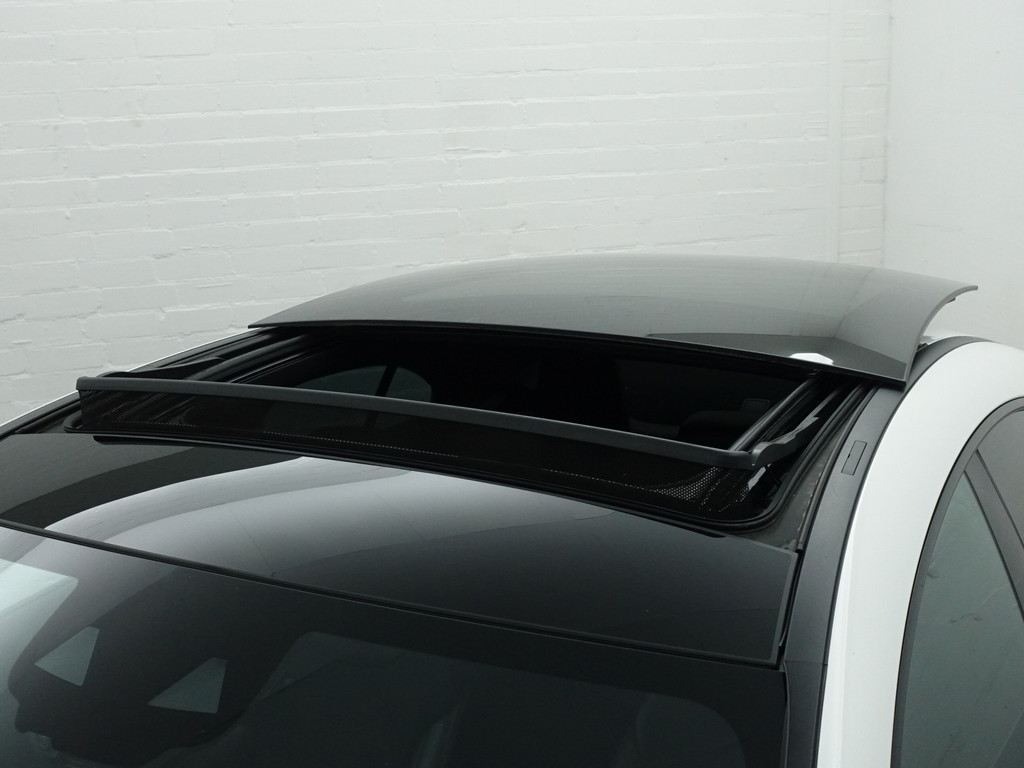 
Mercedes-Benz CLA-Klasse 180 AMG Night Edition Aut- Panoramadak, Sfeerverlichting, Camera, Xenon Led, Sport Leder vol									