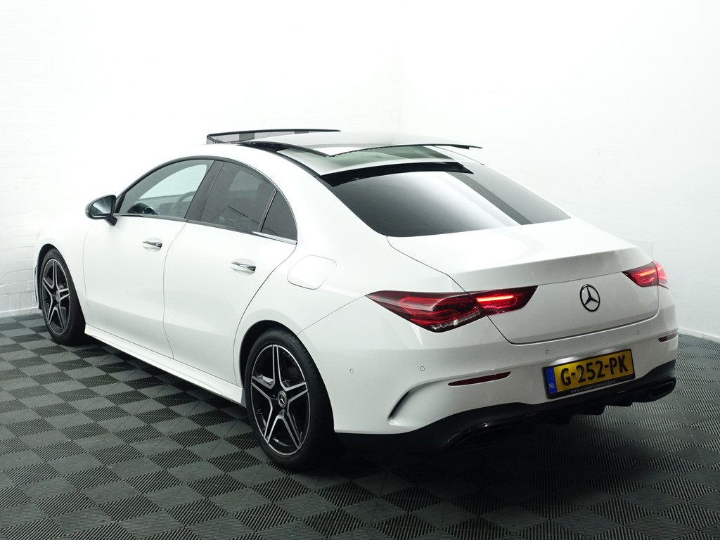 
Mercedes-Benz CLA-Klasse 180 AMG Night Edition Aut- Panoramadak, Sfeerverlichting, Camera, Xenon Led, Sport Leder vol									