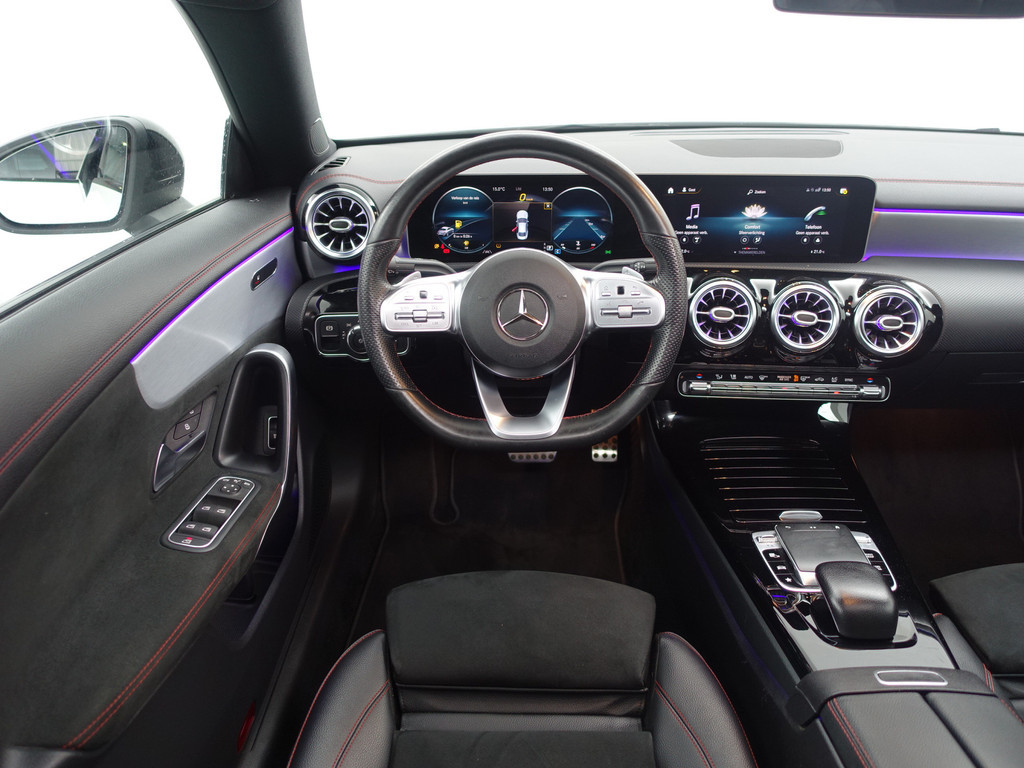 
Mercedes-Benz CLA-Klasse 180 AMG Night Edition Aut- Panoramadak, Sfeerverlichting, Camera, Xenon Led, Sport Leder vol									