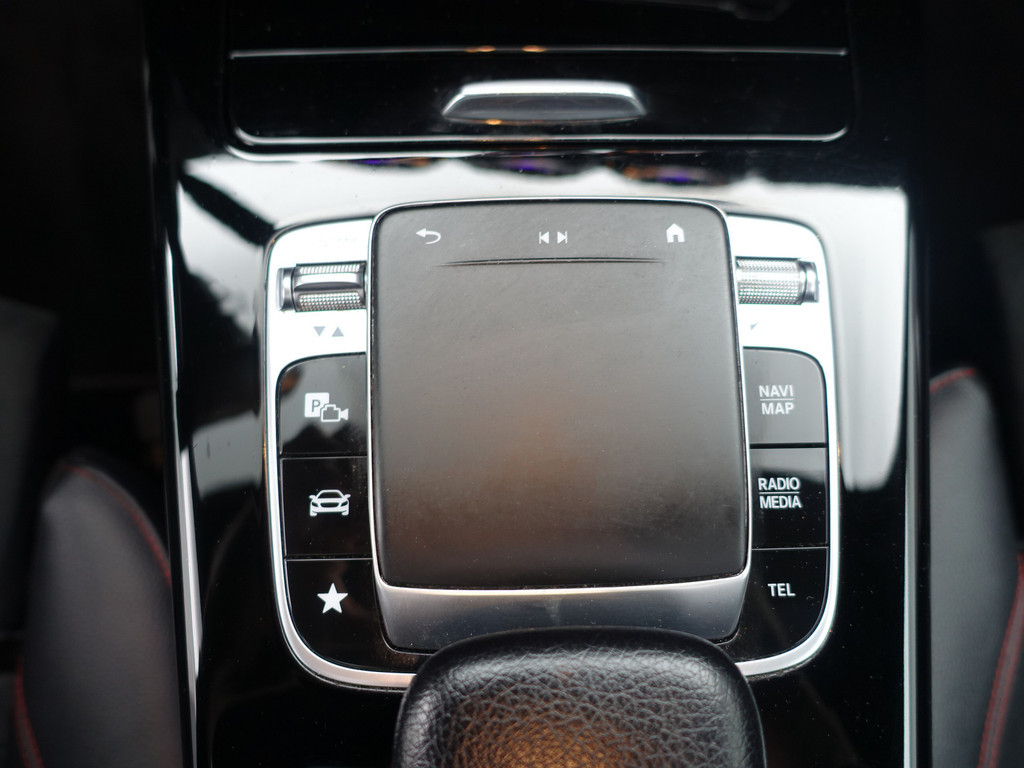 
Mercedes-Benz CLA-Klasse 180 AMG Night Edition Aut- Panoramadak, Sfeerverlichting, Camera, Xenon Led, Sport Leder vol									