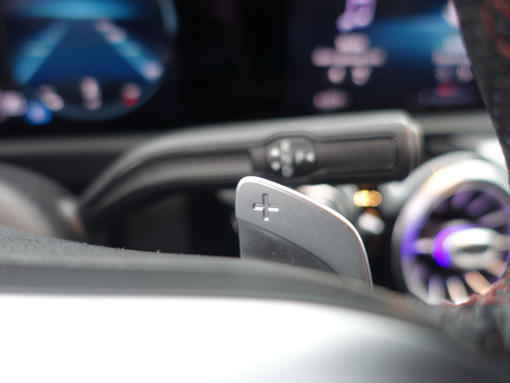 
Mercedes-Benz CLA-Klasse 180 AMG Night Edition Aut- Panoramadak, Sfeerverlichting, Camera, Xenon Led, Sport Leder vol									