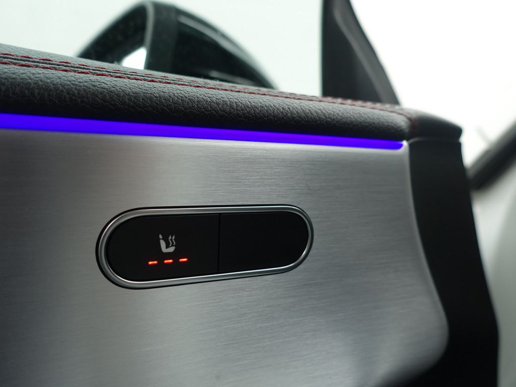 
Mercedes-Benz CLA-Klasse 180 AMG Night Edition Aut- Panoramadak, Sfeerverlichting, Camera, Xenon Led, Sport Leder vol									