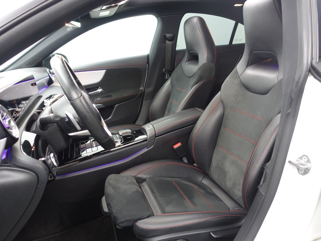 
Mercedes-Benz CLA-Klasse 180 AMG Night Edition Aut- Panoramadak, Sfeerverlichting, Camera, Xenon Led, Sport Leder vol									