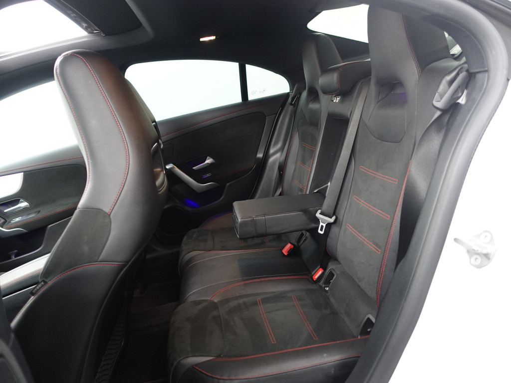 
Mercedes-Benz CLA-Klasse 180 AMG Night Edition Aut- Panoramadak, Sfeerverlichting, Camera, Xenon Led, Sport Leder vol									