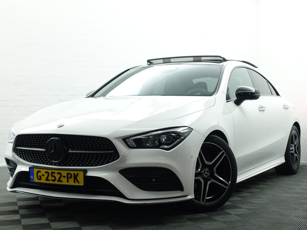 
Mercedes-Benz CLA-Klasse 180 AMG Night Edition Aut- Panoramadak, Sfeerverlichting, Camera, Xenon Led, Sport Leder vol									