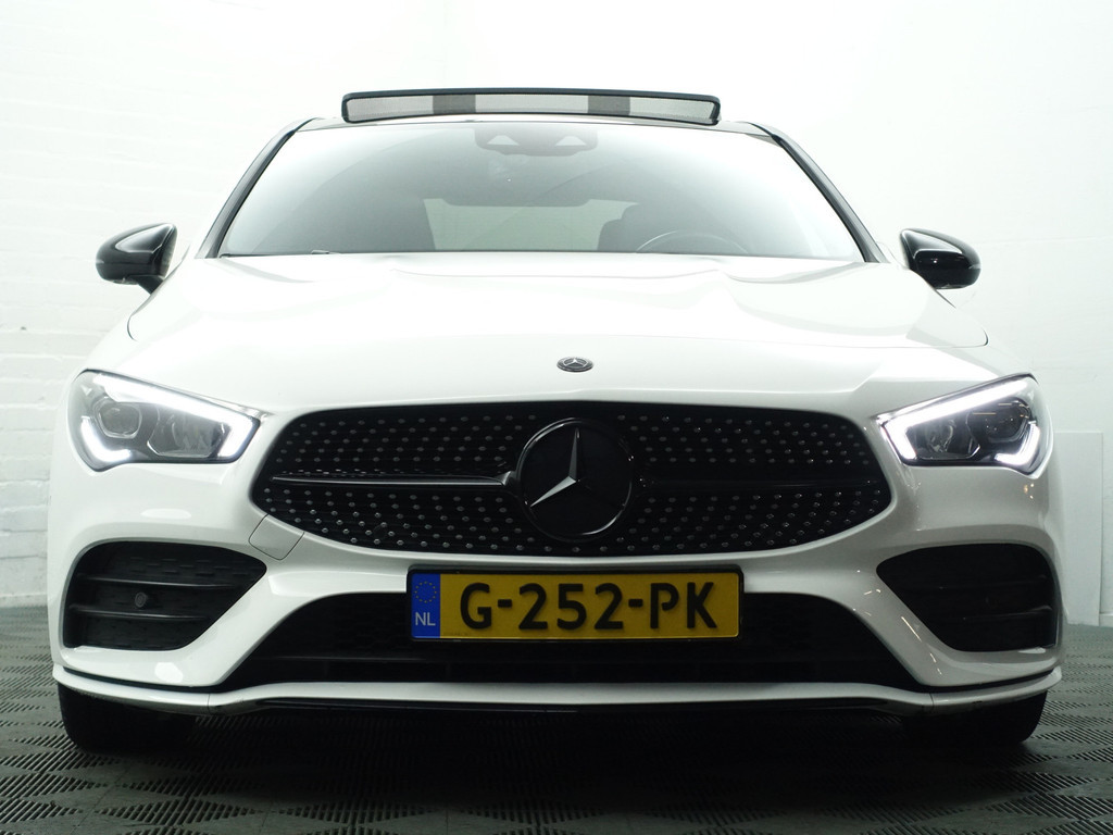 
Mercedes-Benz CLA-Klasse 180 AMG Night Edition Aut- Panoramadak, Sfeerverlichting, Camera, Xenon Led, Sport Leder vol									