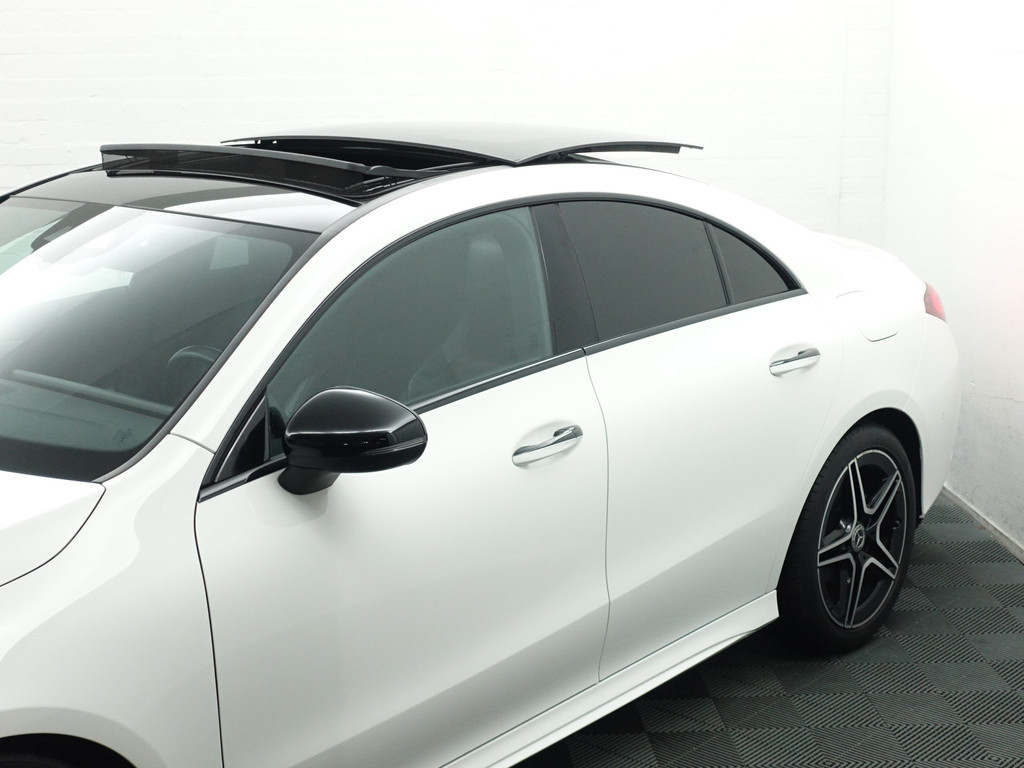 
Mercedes-Benz CLA-Klasse 180 AMG Night Edition Aut- Panoramadak, Sfeerverlichting, Camera, Xenon Led, Sport Leder vol									