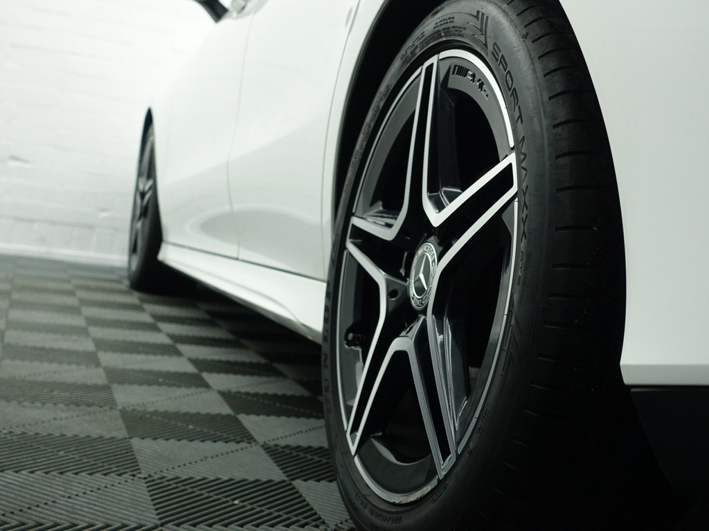 
Mercedes-Benz CLA-Klasse 180 AMG Night Edition Aut- Panoramadak, Sfeerverlichting, Camera, Xenon Led, Sport Leder vol									